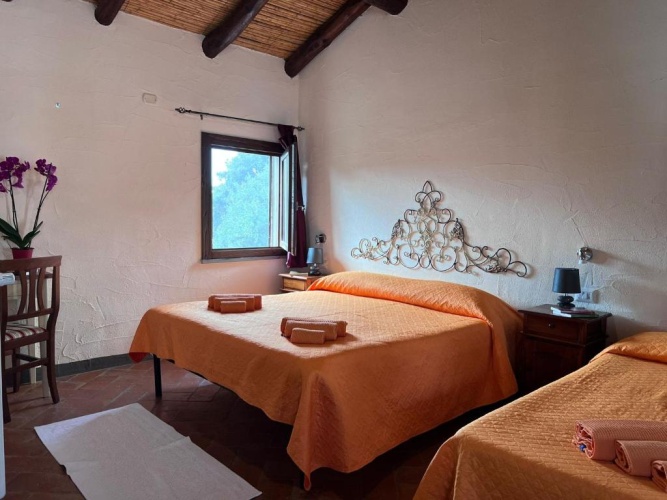 Standard Triple room