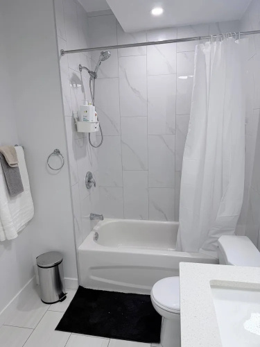 Charming Family-friendly House Rental in Edmonton