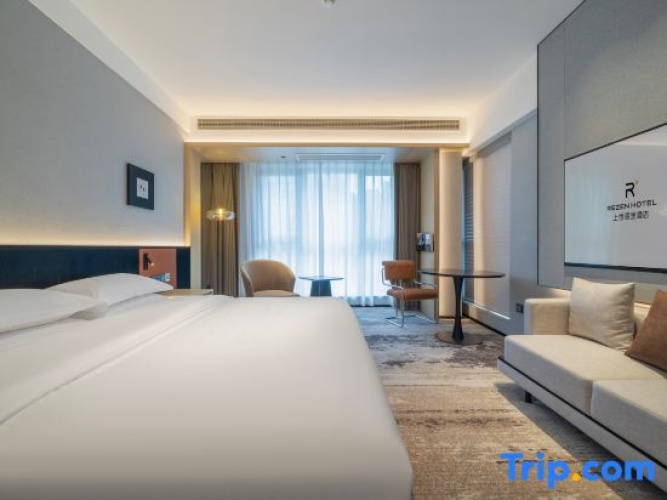 Deluxe Double room with city view