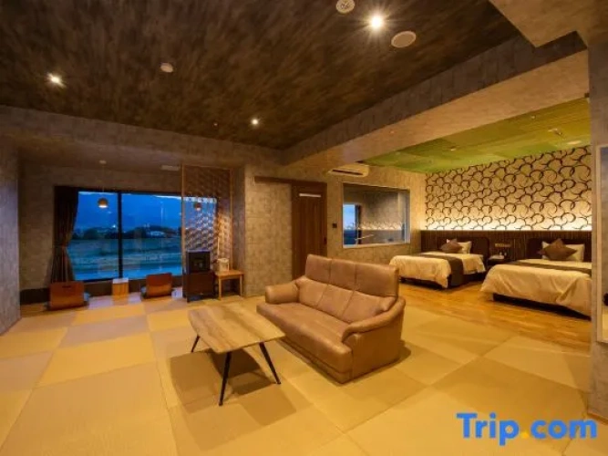 Quadruple Suite with river view