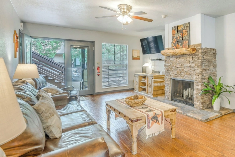 2 Bedrooms Apartment