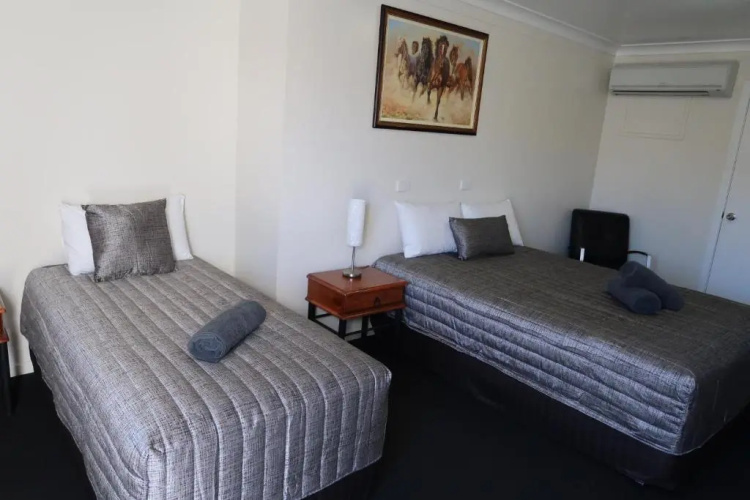 Charleville Waltzing Matilda Motor Inn