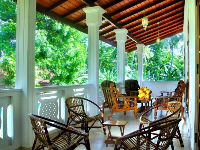 5 Bedrooms Villa
