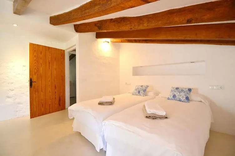 Villa in Buger With Pool and Scenic Views