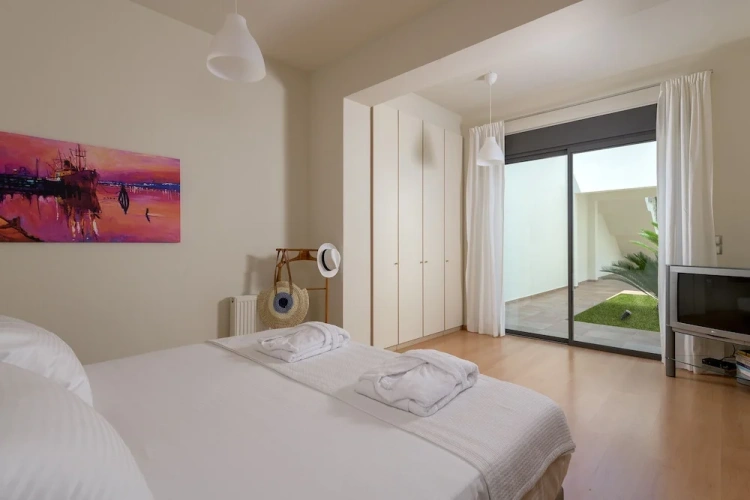 4 Bedrooms Villa