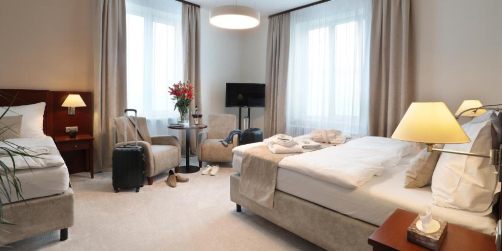 Standard Triple room