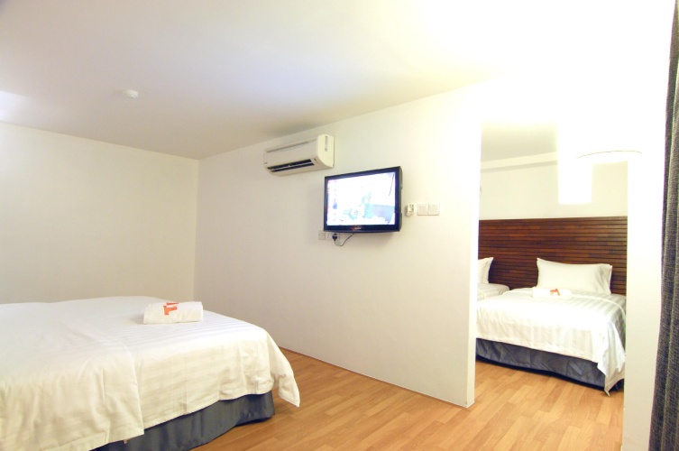 Deluxe Double Club room with city view