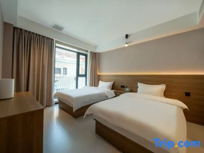 1 Bedroom Business Twin Family Suite