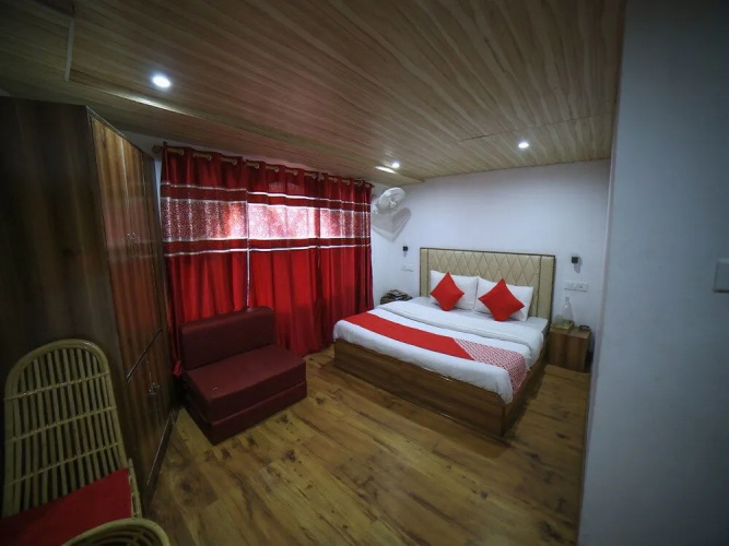 OYO 16801 Paradise Regency