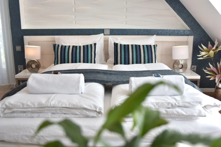 Hillside Premium Apartments