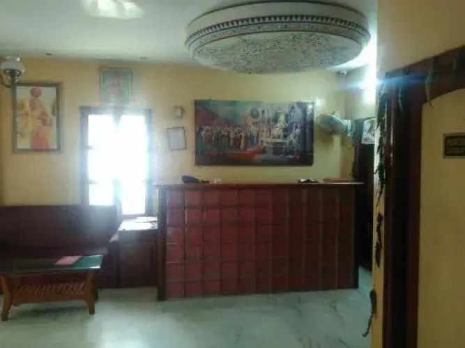 Hotel Tri-Lok Palace