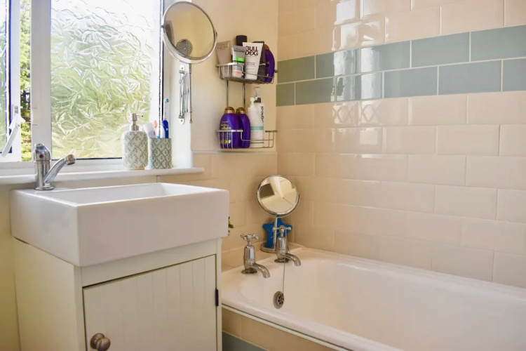 Bright 2 Bedroom Dublin House With Large Garden