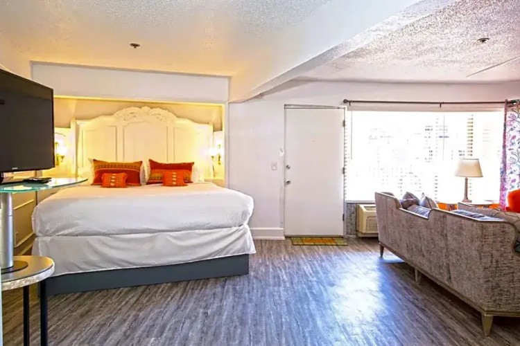 Deluxe Double Suite with pool view