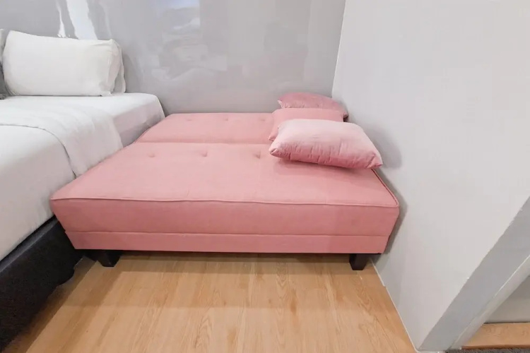 Modern Chic Studio At Sky View Apartment