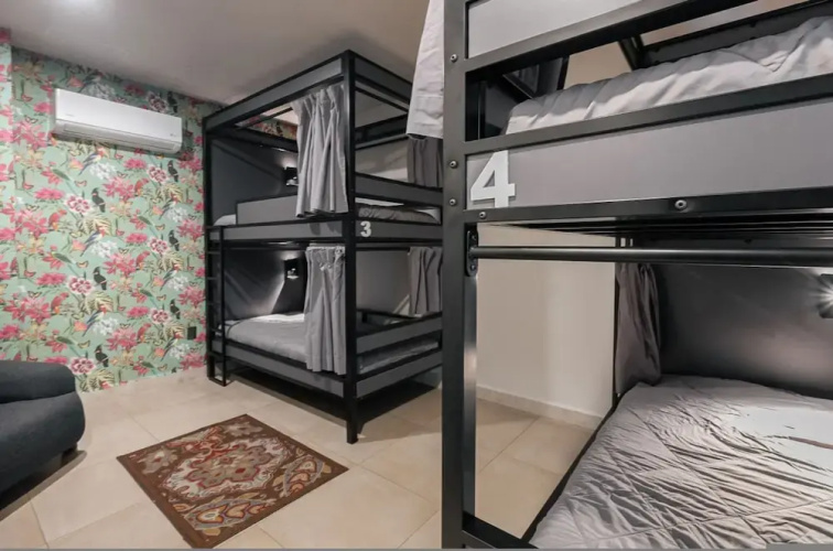 Low bed Mixed Shared Room