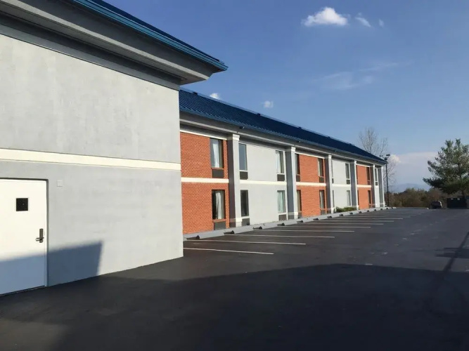 Super 8 by Wyndham Dandridge