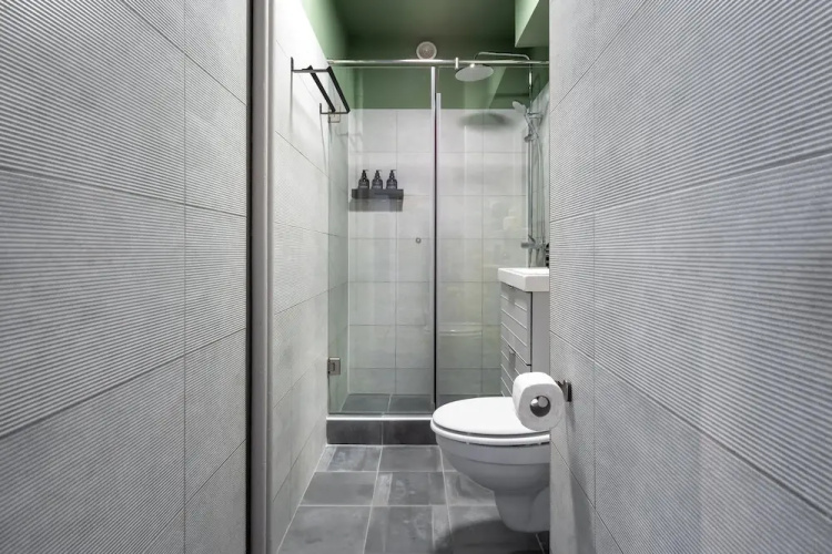 Colorful Bright 2BR on Iconic Calea Victoriei