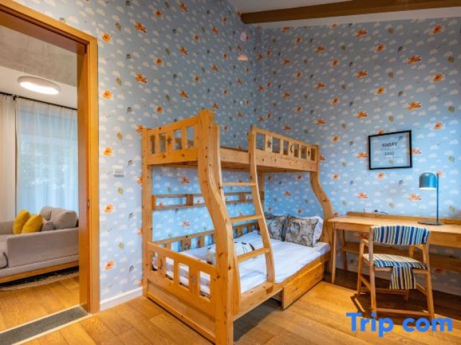 Sextuple Family Suite