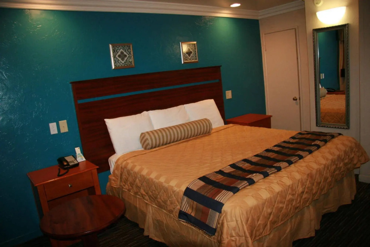 Civic Center Lodge