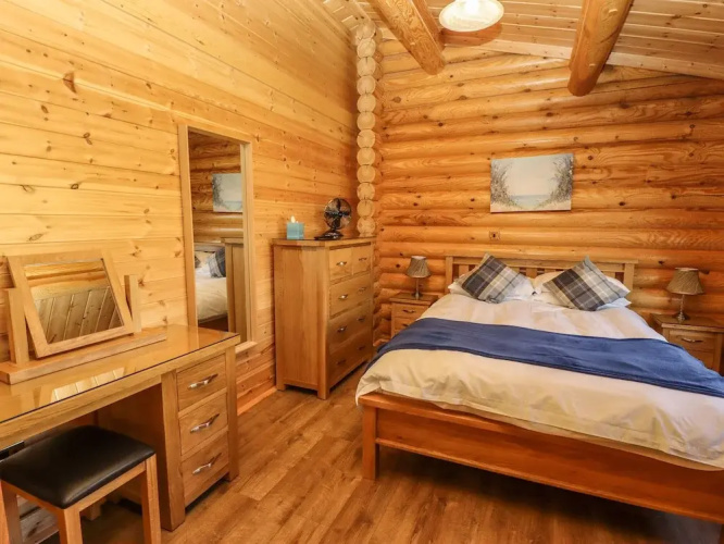 Holly Lodge