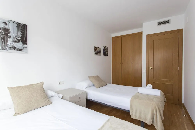 1317 - Modern Forum Apartment