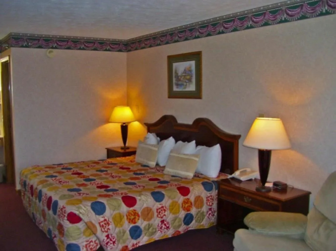 Colonial Inn
