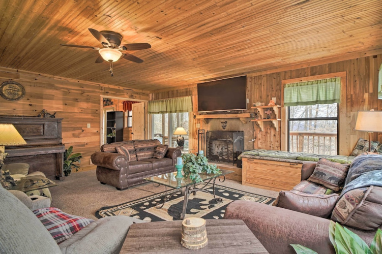 Douglas Lake Cabin w/ Mountain-view Deck & Grill