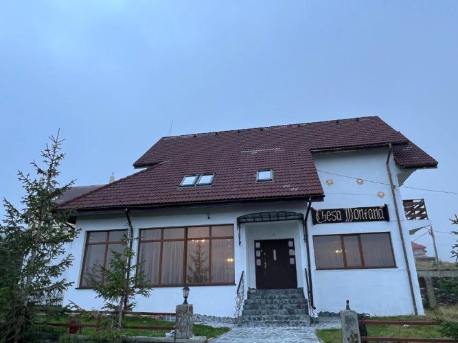 5 Bedrooms Cottage
