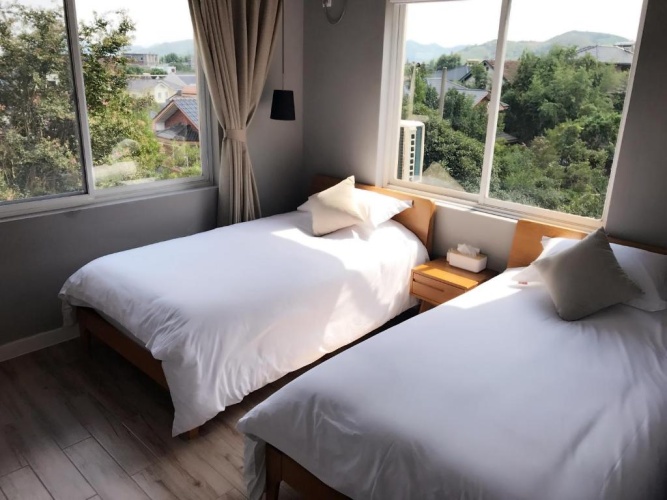 Standard Twin room with mountain view