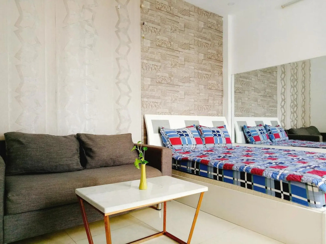 Smiley Apartment 8
