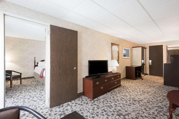 1 Bedroom Quadruple Suite