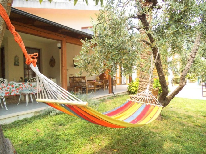 2 Bedrooms Apartment with garden view