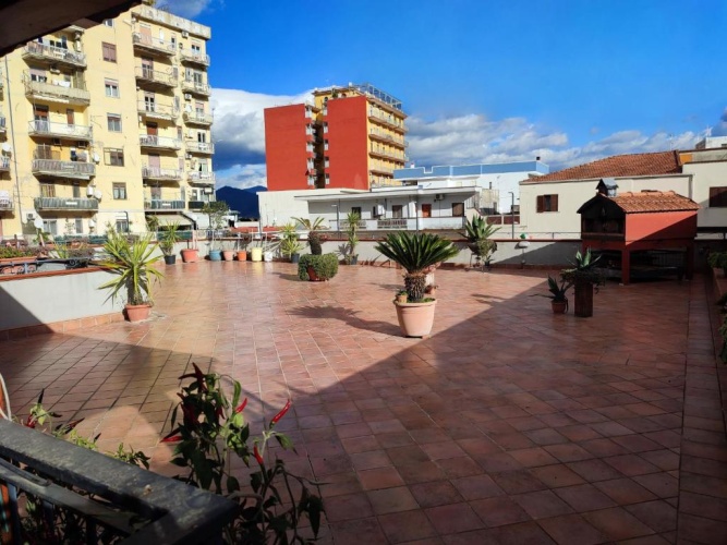 3 Bedrooms Apartment