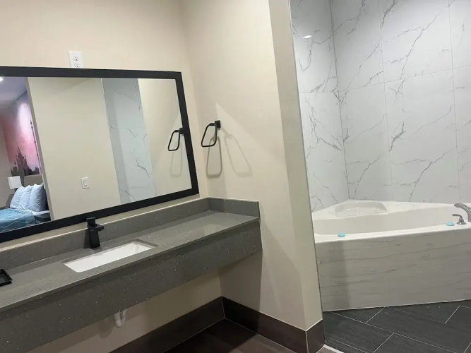 Elite Inn & Suites
