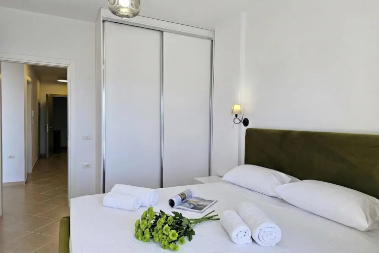 Ionian Blue Escape 304