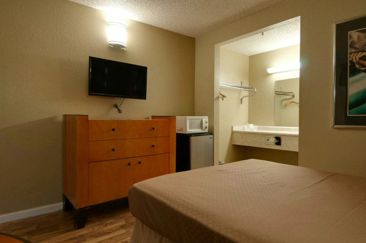 Vagabond Inn Bakersfield South photo 7