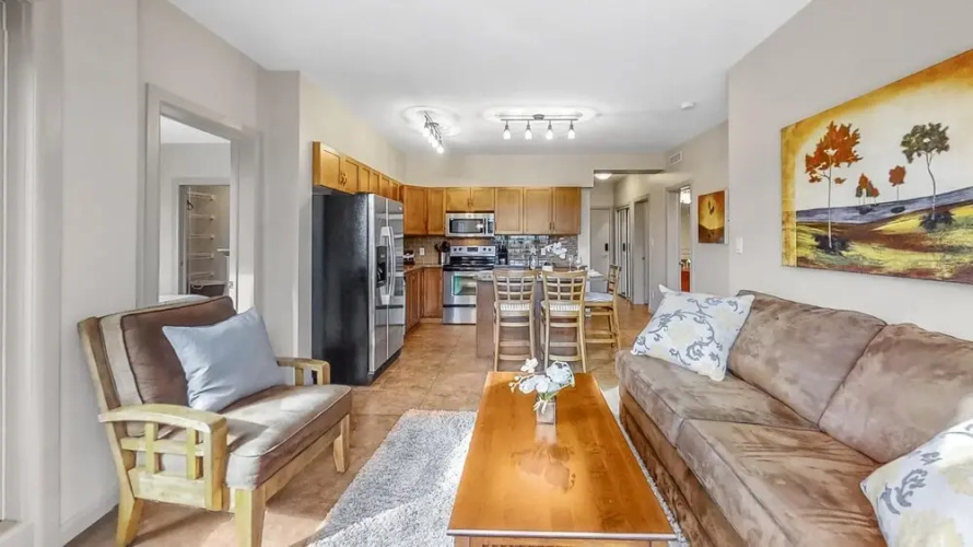 Top Floor Corner Unit With Pool and Lake View