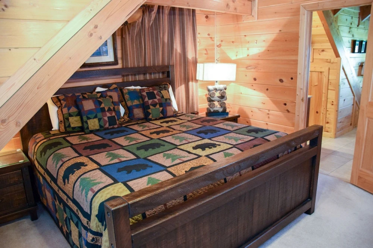 PAPA BEAR'S DEN - 5 Br Cabin