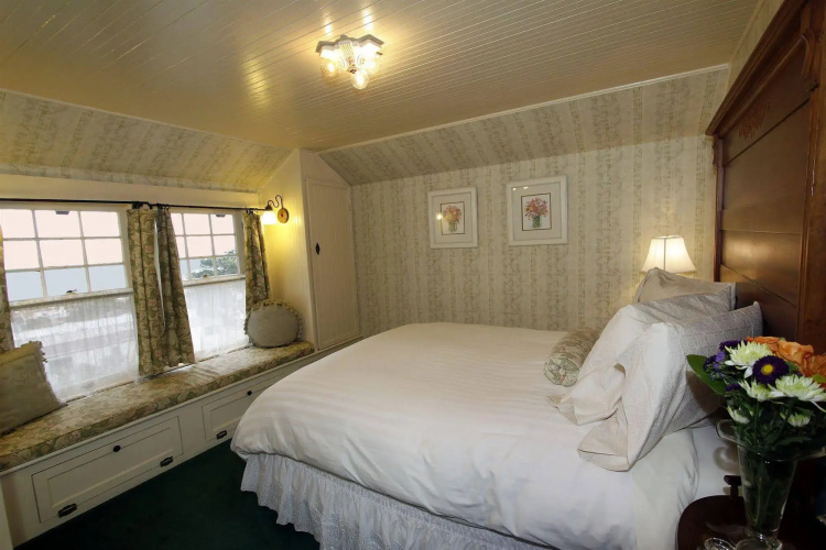 Jabberwock Inn