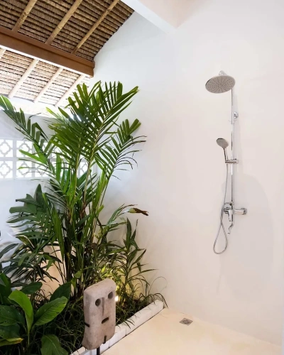 4 Bedrooms Villa with balcony