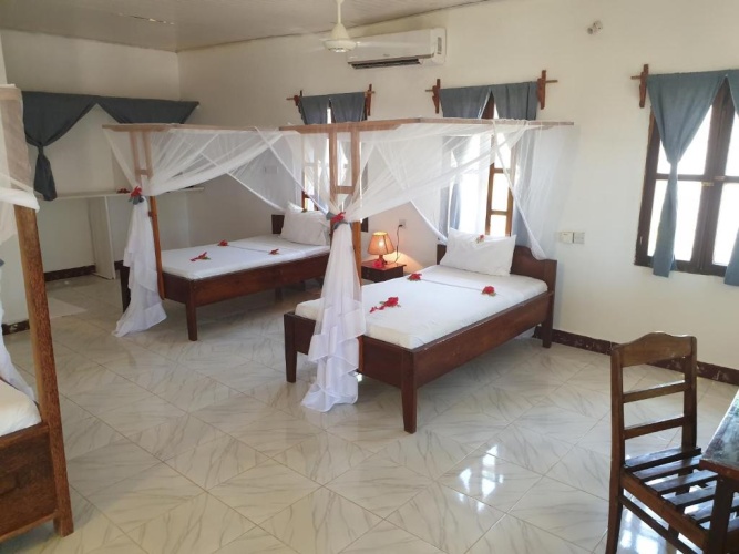 Standard Triple room