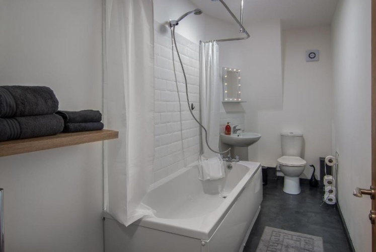 2 Bedrooms Apartment