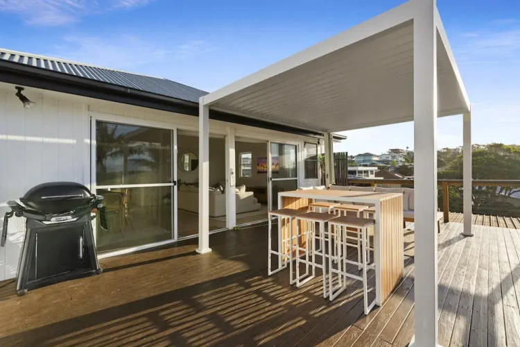 Chic Coastal 1-bedroom Home With Balcony & BBQ