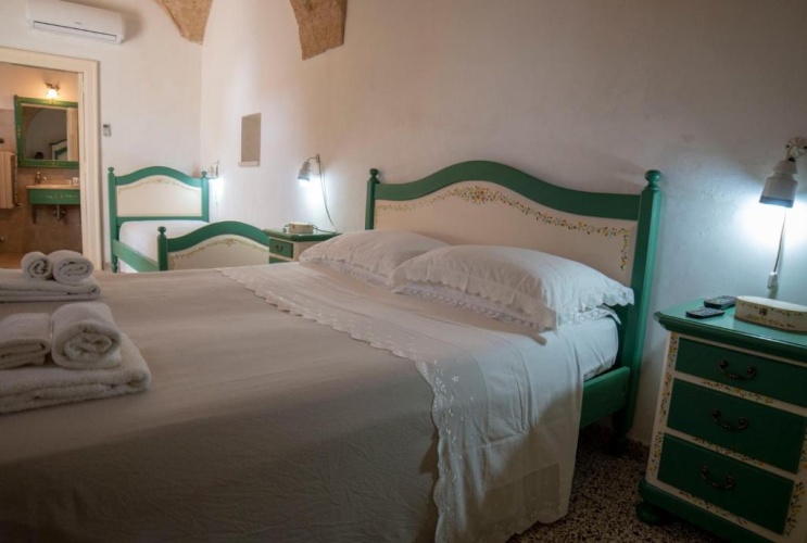 Standard Triple room