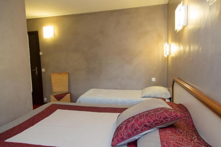 Standard Triple room