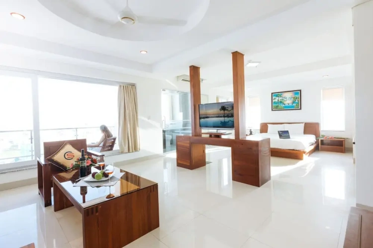 Standard Double room with balcony and with partial ocean view