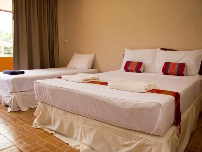 Standard Triple room