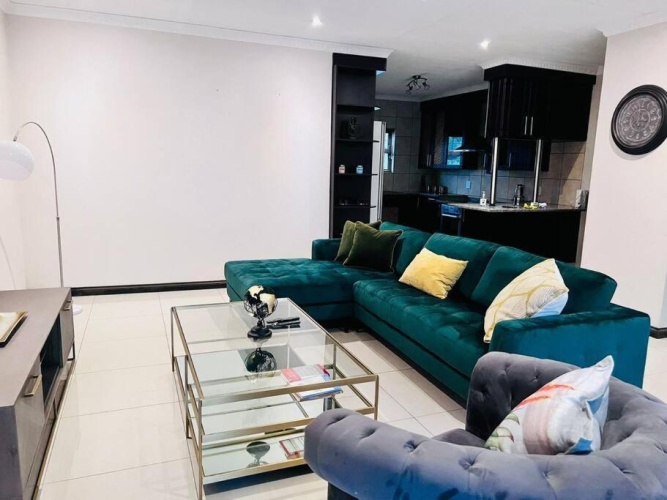 3 Bedrooms Apartment