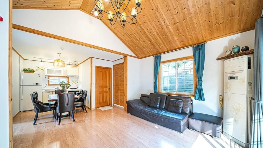 1 Bedroom Standard Family room with balcony