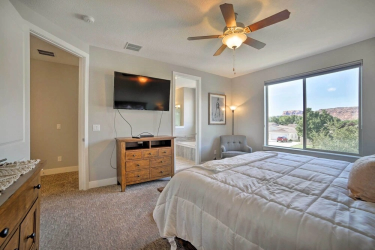 4 Bedrooms Apartment